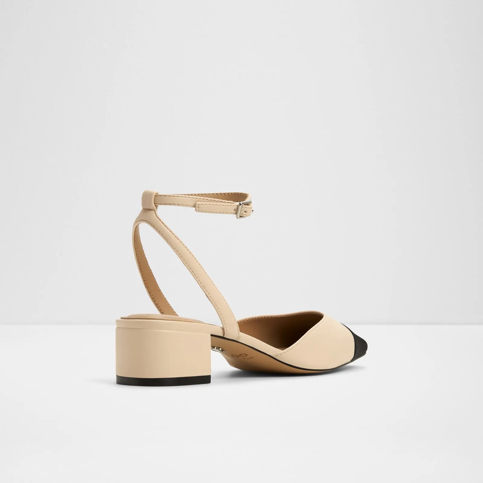 Adriena / Flat Shoes