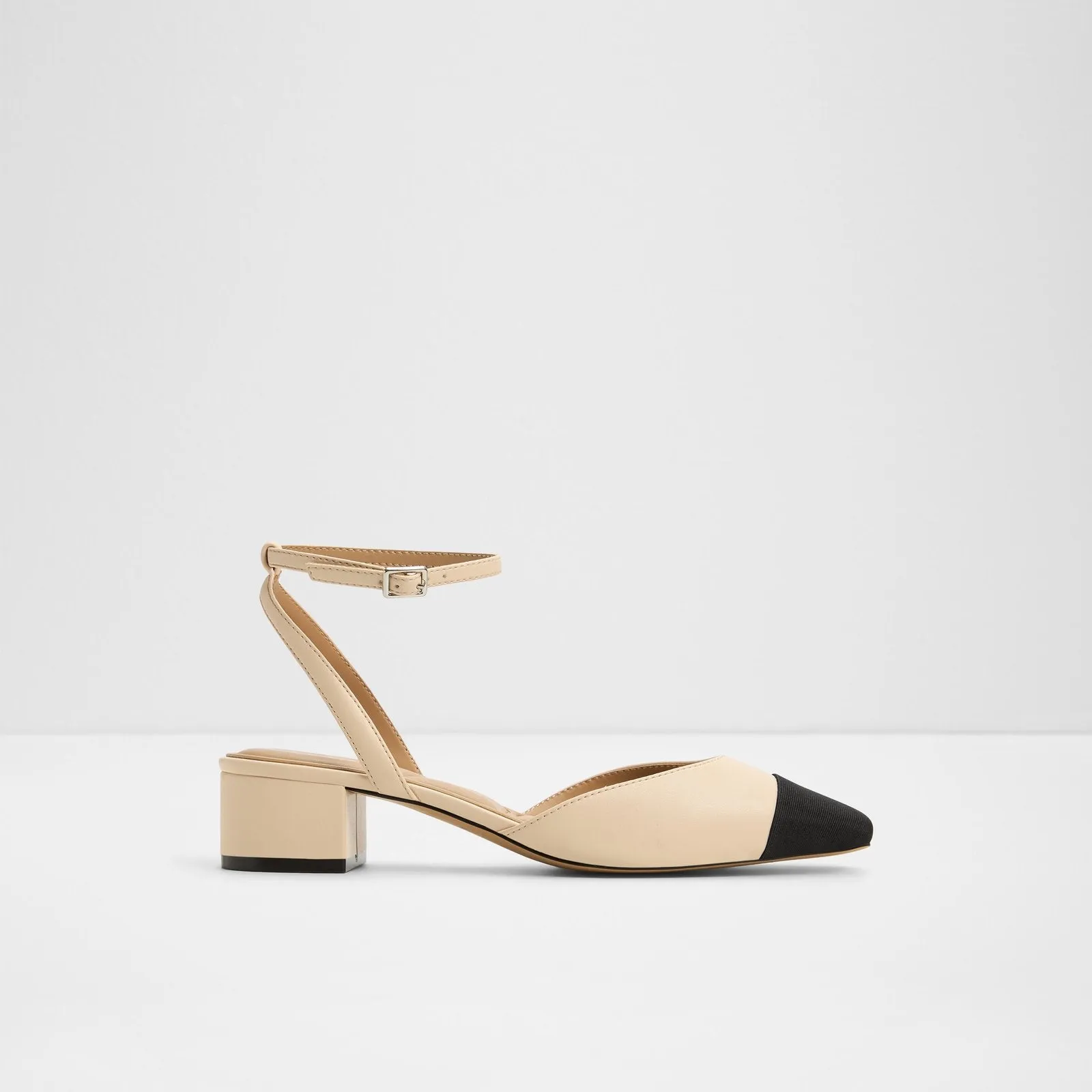 Adriena / Flat Shoes