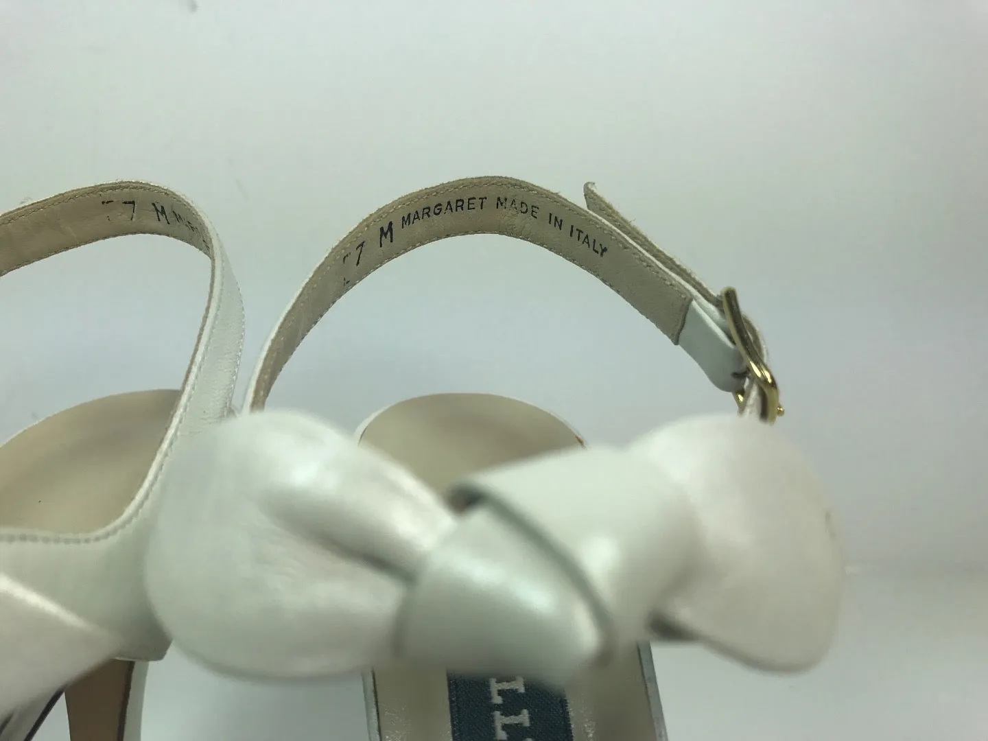 BALLY Vintage White Leather Low Heel with Bow Detailing Size 7
