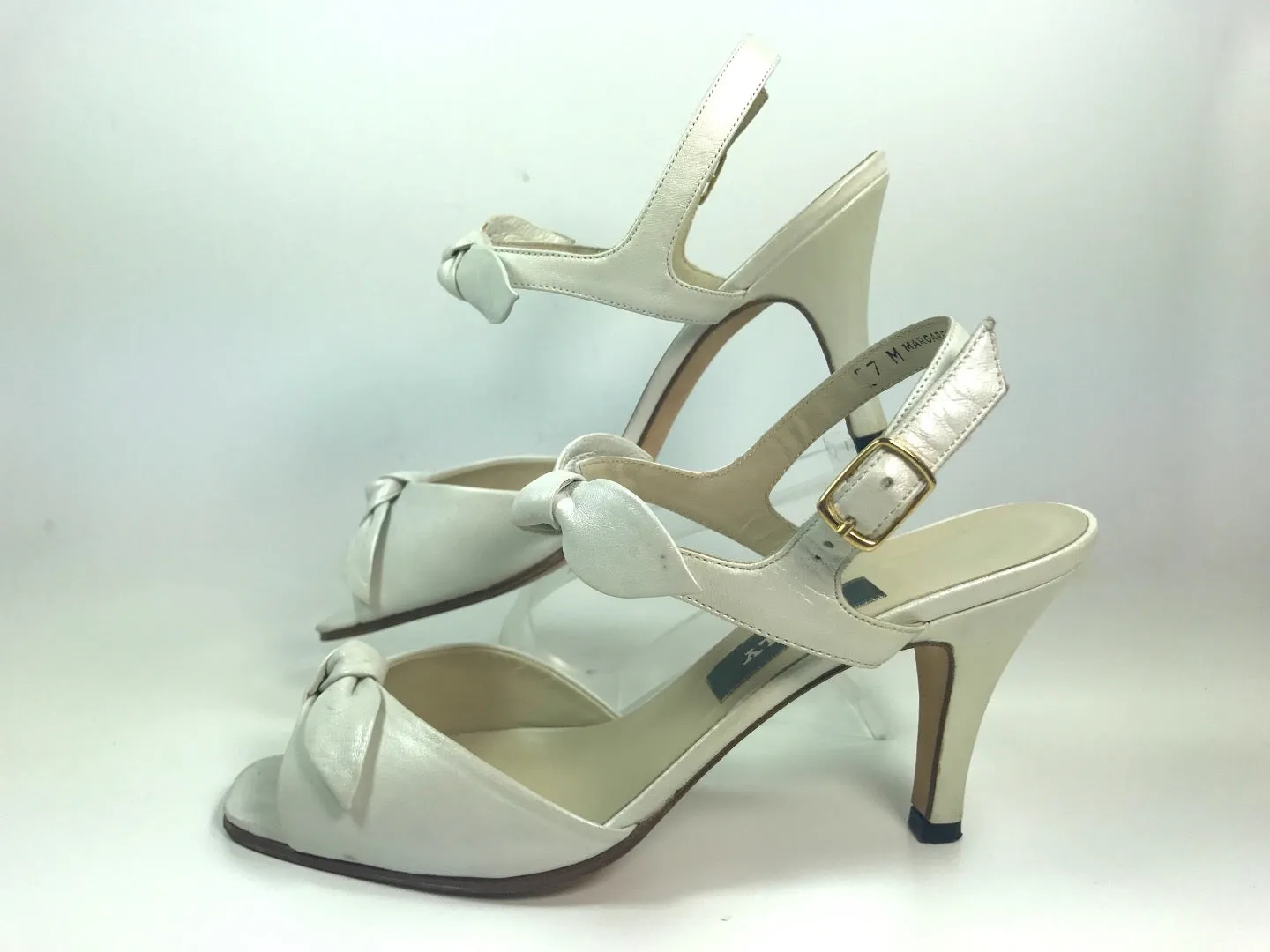BALLY Vintage White Leather Low Heel with Bow Detailing Size 7