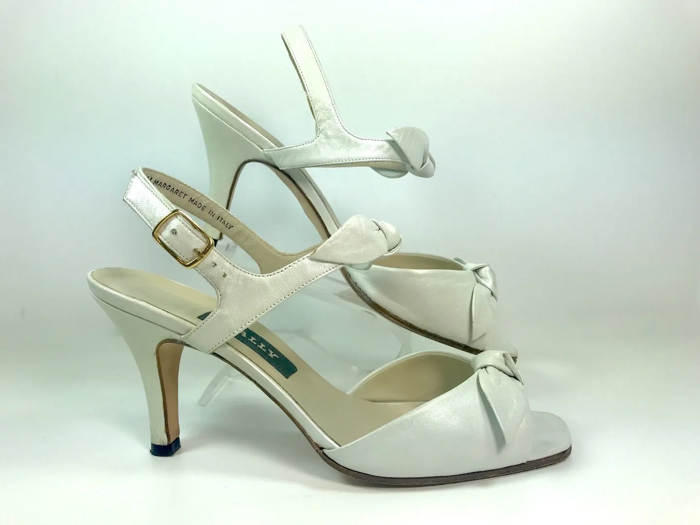 BALLY Vintage White Leather Low Heel with Bow Detailing Size 7