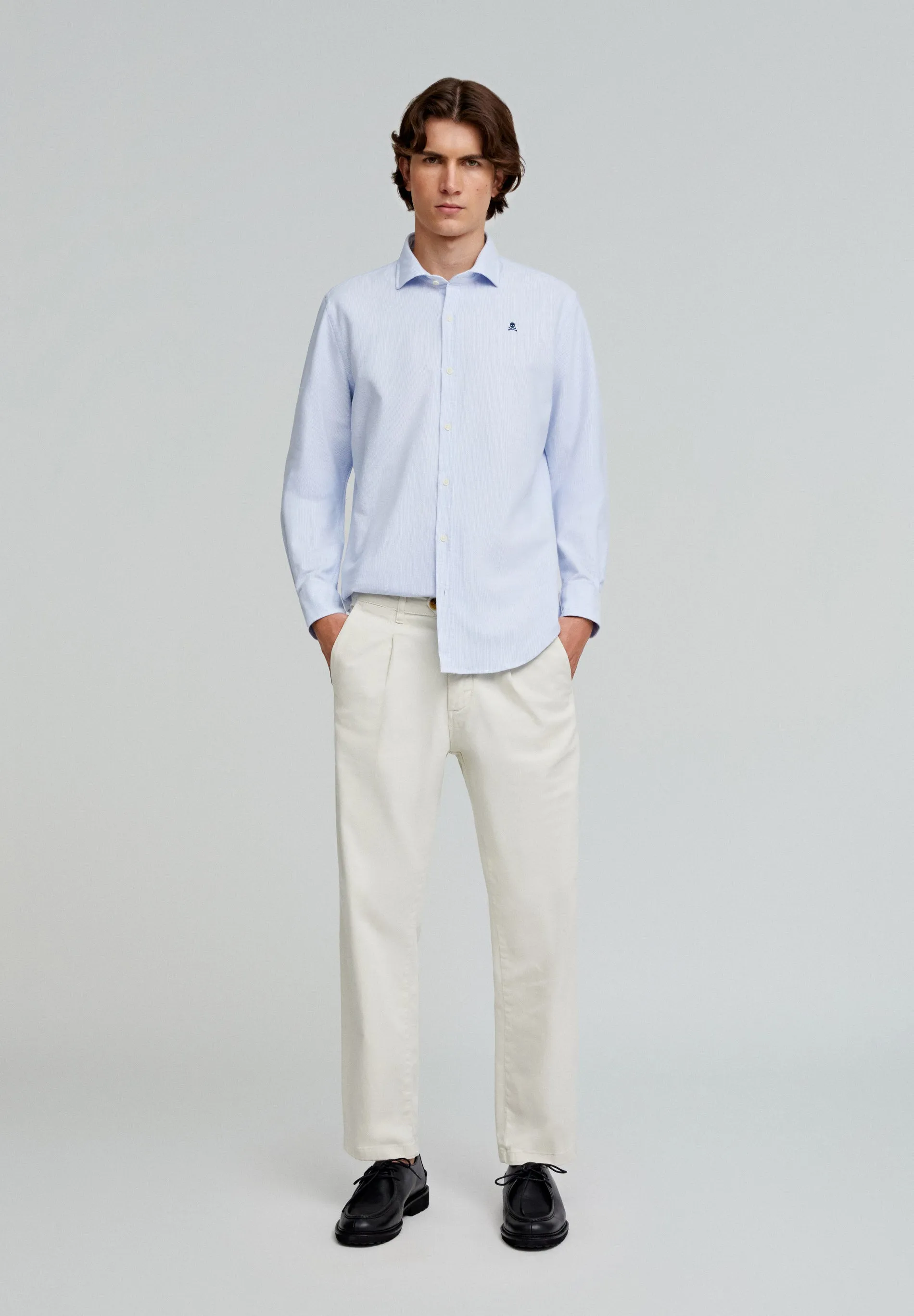 CAMISA OXFORD COM SKULL A CONTRASTAR