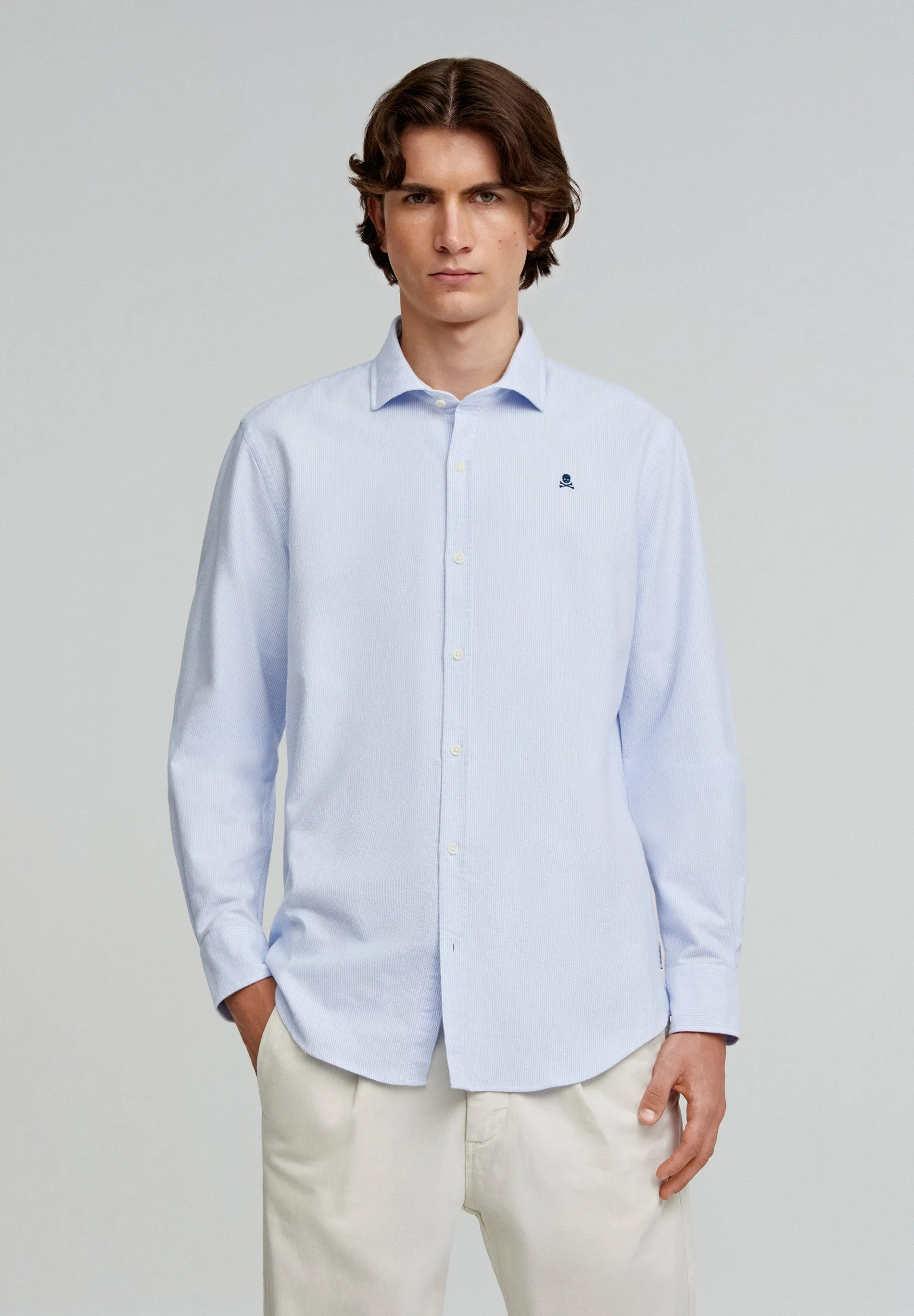 CAMISA OXFORD COM SKULL A CONTRASTAR
