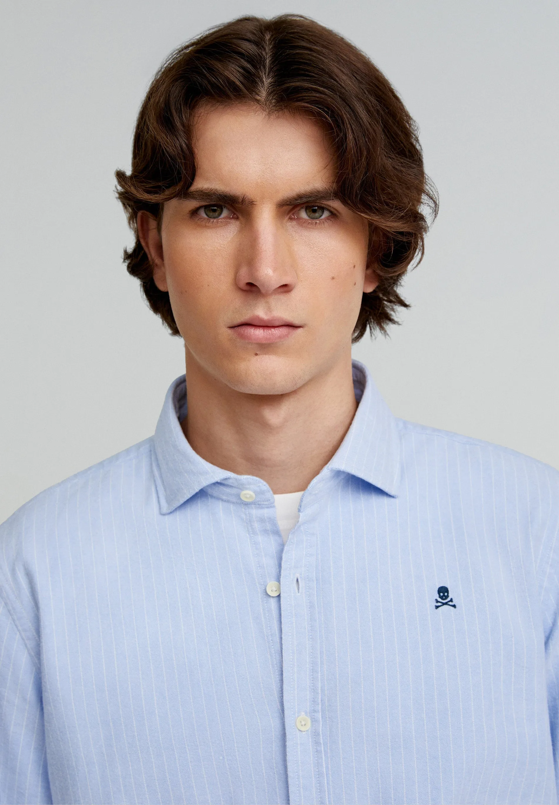 CAMISA OXFORD COM SKULL A CONTRASTAR
