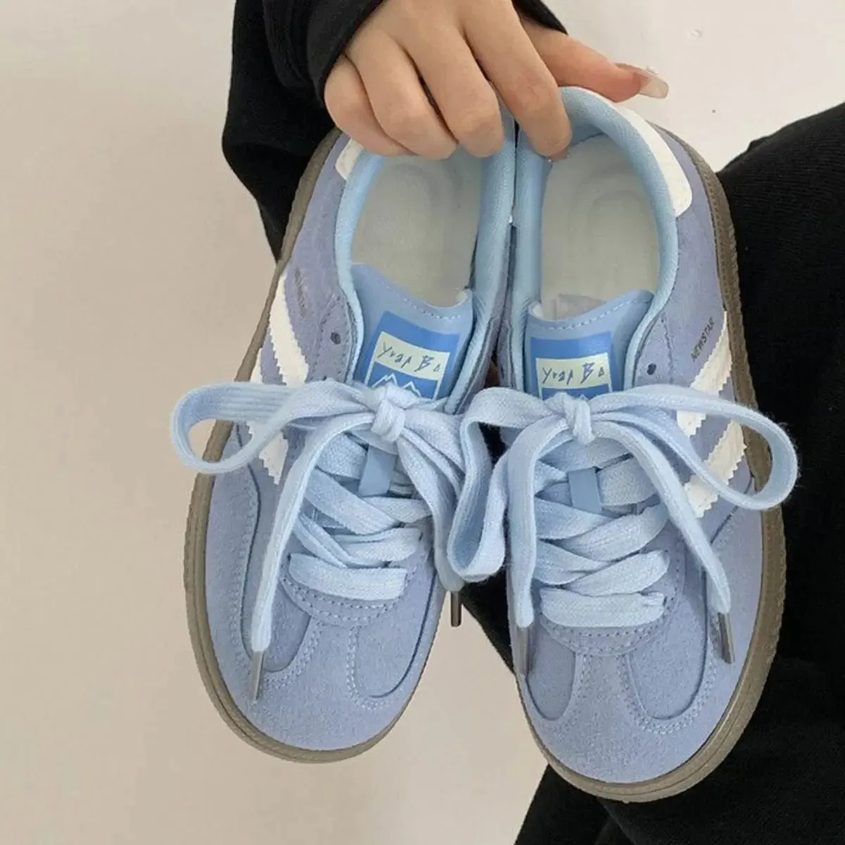 Contrast Round Toe Flat Sneakers