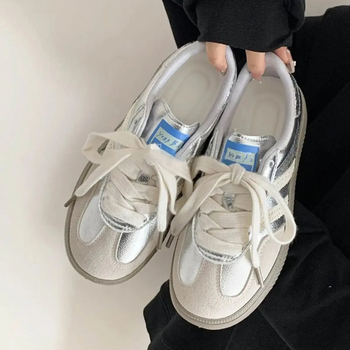 Contrast Round Toe Flat Sneakers