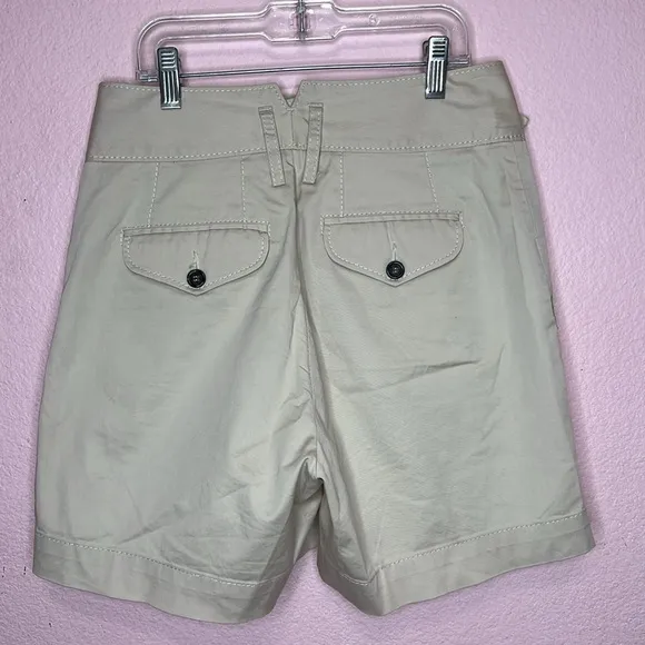 DSQUARED2 Pleated Khaki W/Buckle Closure Shorts. Size 38/6