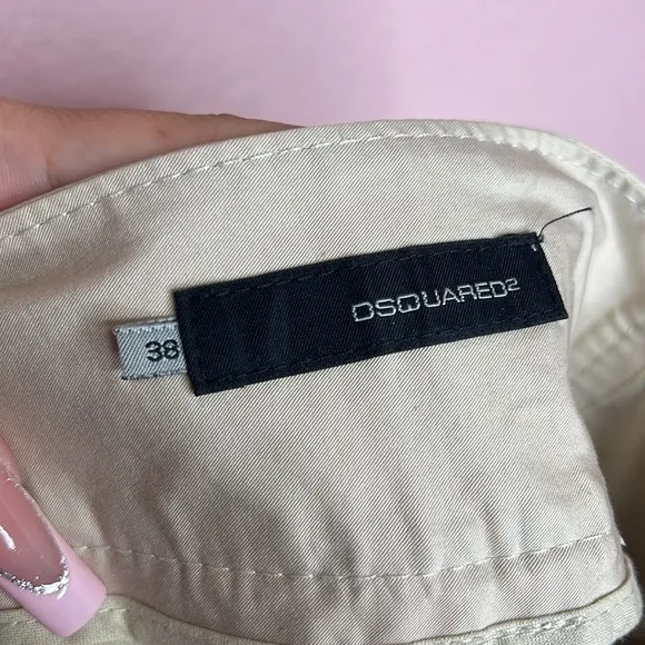 DSQUARED2 Pleated Khaki W/Buckle Closure Shorts. Size 38/6