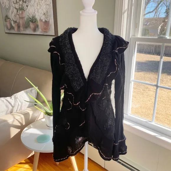 Forla Paris Size M Ruffled Knit Applique Cardigan