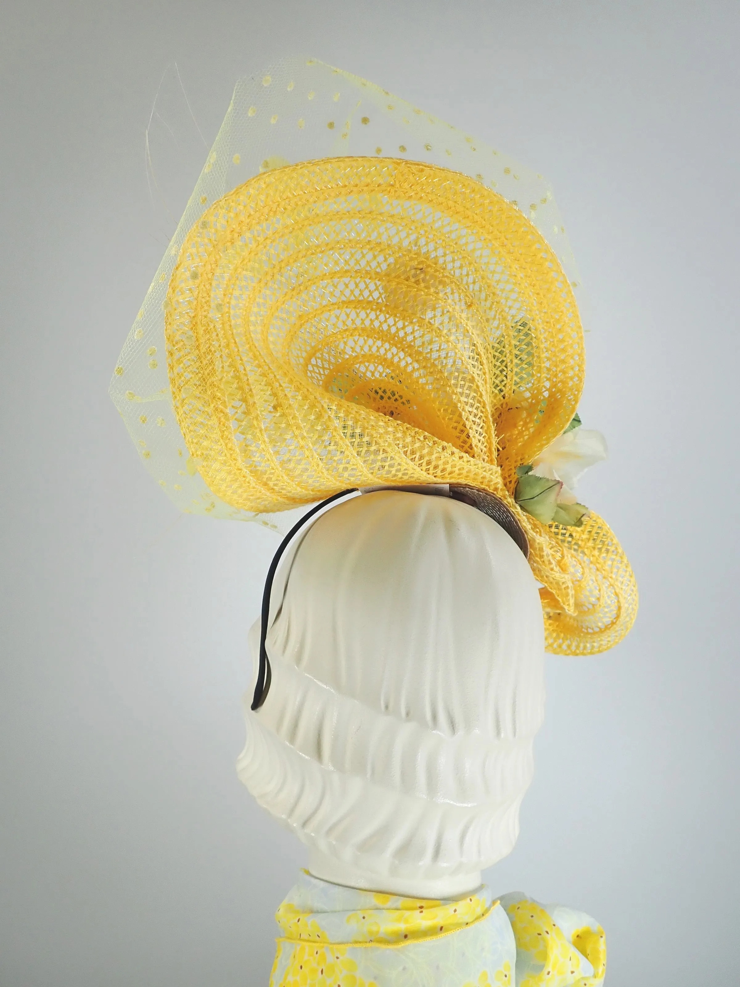 Kentucky Derby Fascinator Hat for Women. Yellow Kentucky Derby Hat. Statement Hat Kentucky Derby