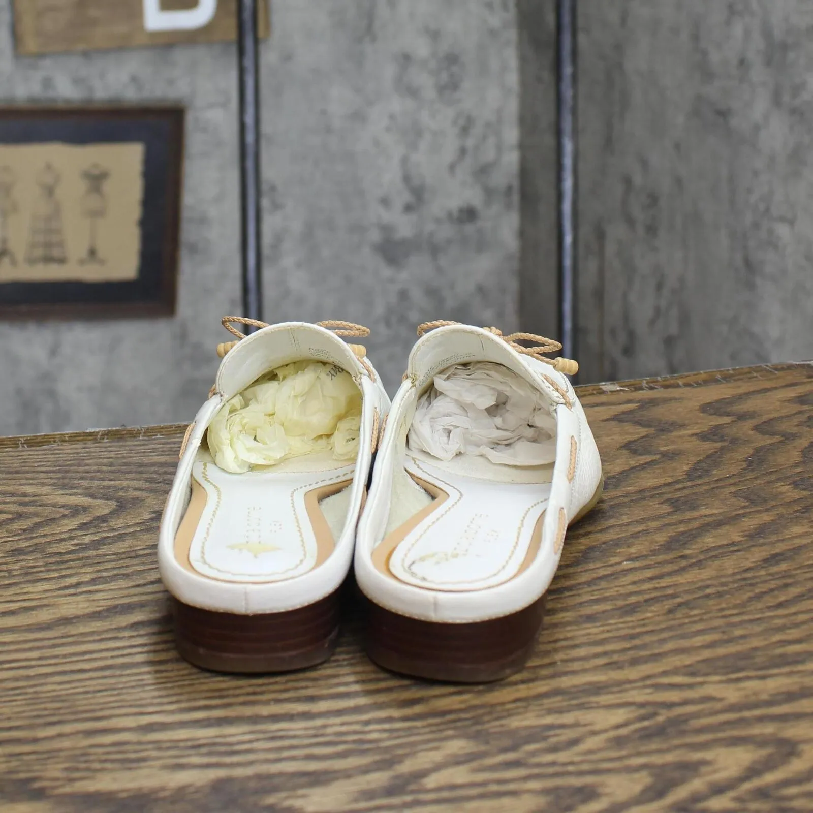 Liz Claiborne Womens Vintage Flex Dome Slip On Loafers White / Palomino 6M