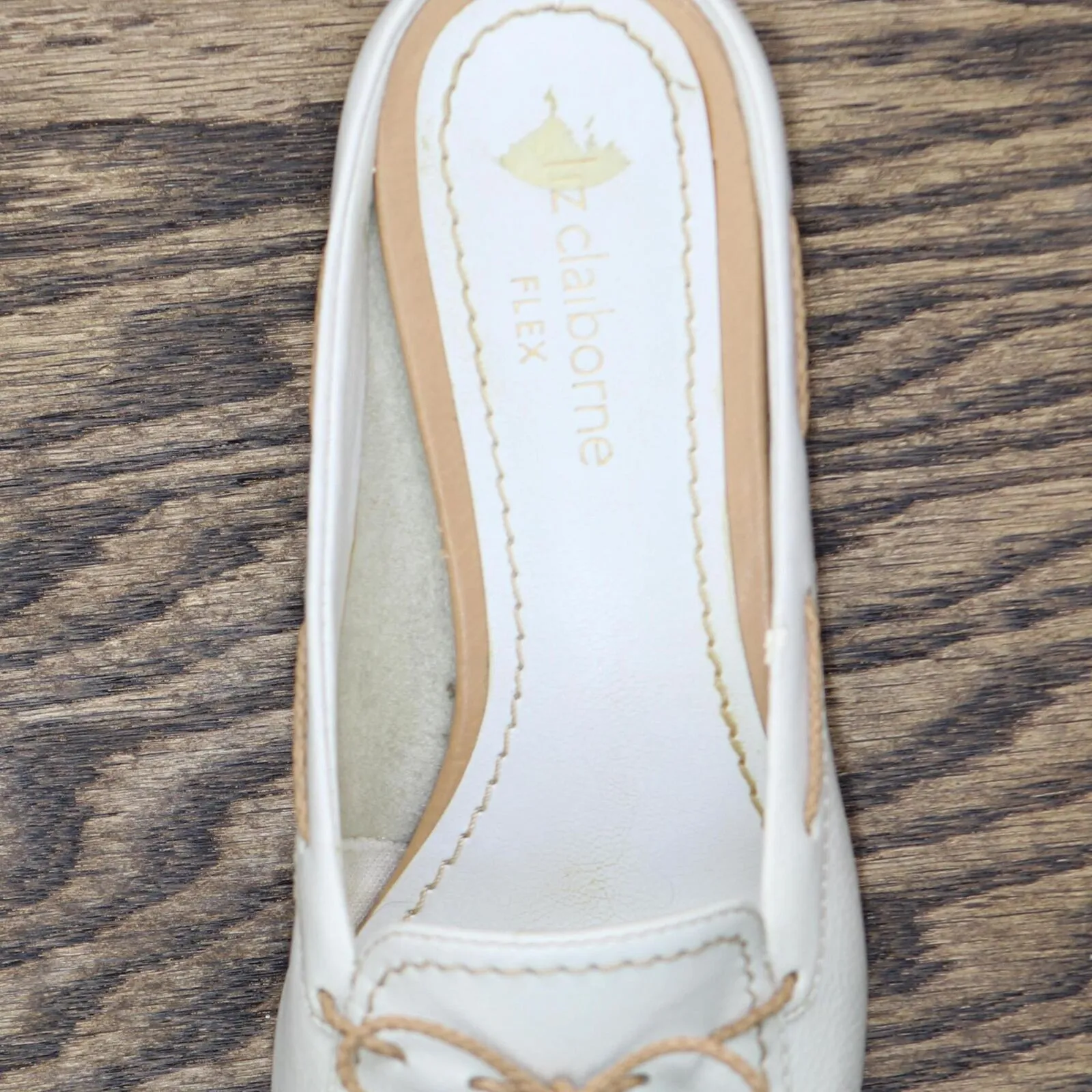 Liz Claiborne Womens Vintage Flex Dome Slip On Loafers White / Palomino 6M