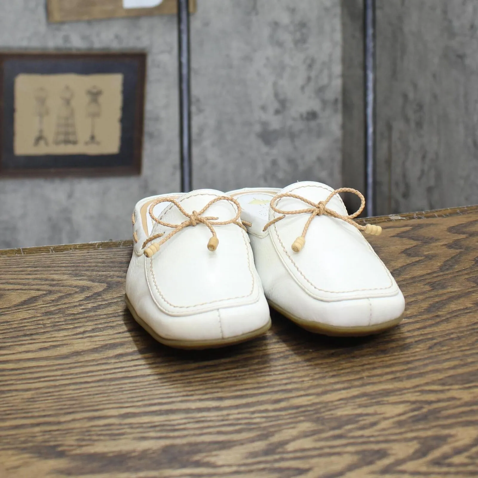 Liz Claiborne Womens Vintage Flex Dome Slip On Loafers White / Palomino 6M