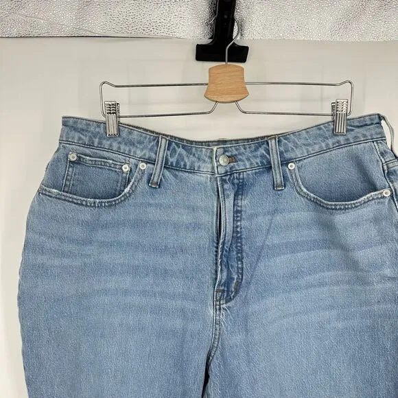 Madewell The Curvy Perfect Vintage Jean Size 33 Bradwell Wash Blue Distressed