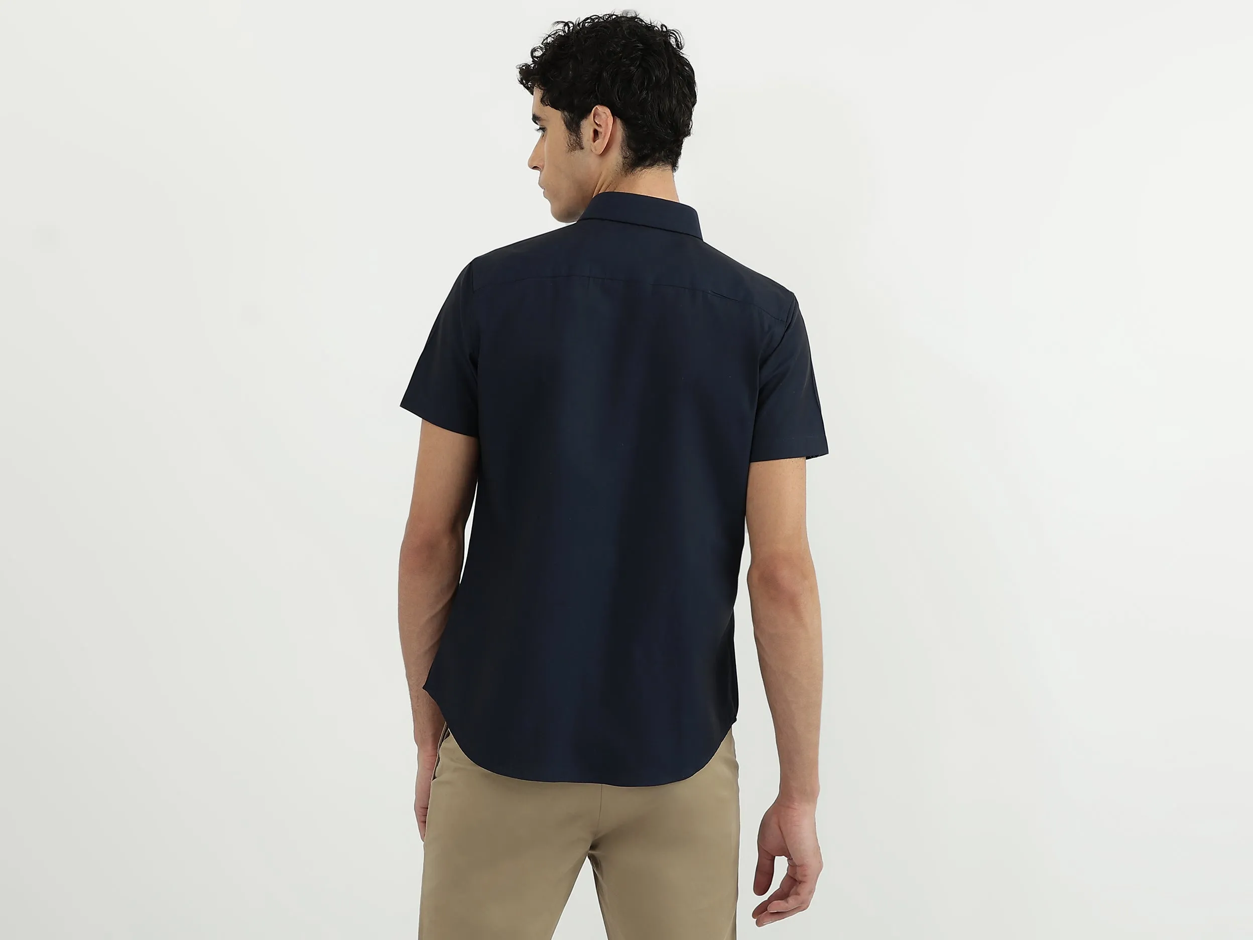 Men Solid Spread Collar Shirt