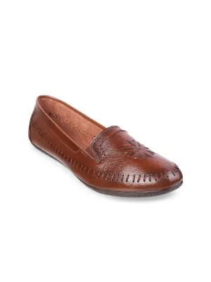 Metro Women Textured Leather Loafers