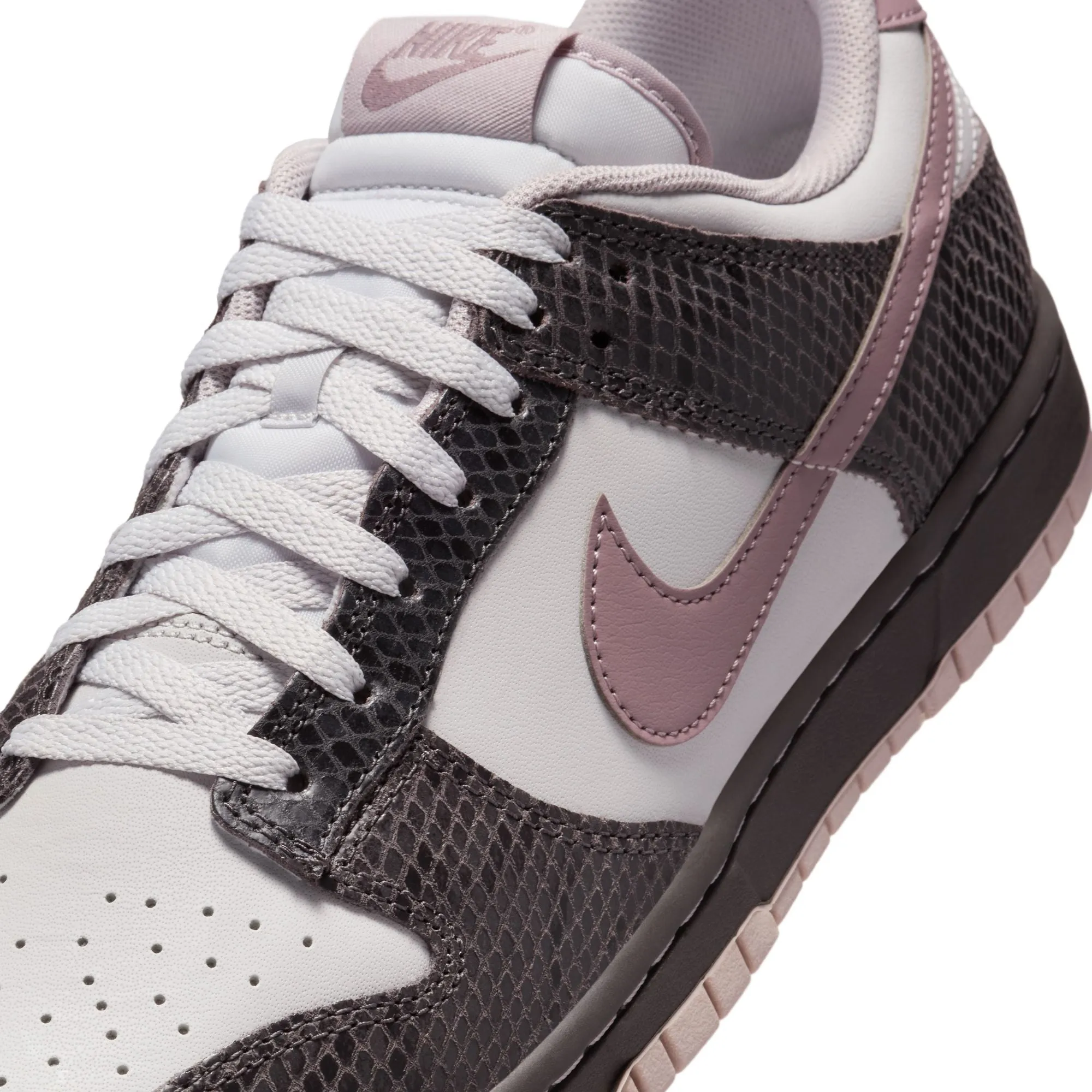 NIKE DUNK LOW SE HV6932-299 "MEDIUM ASH VIOLET SNAKESKIN" - MEDIUM ASH/TAUPE GREY/VAST GREY/PLATINUM TINT