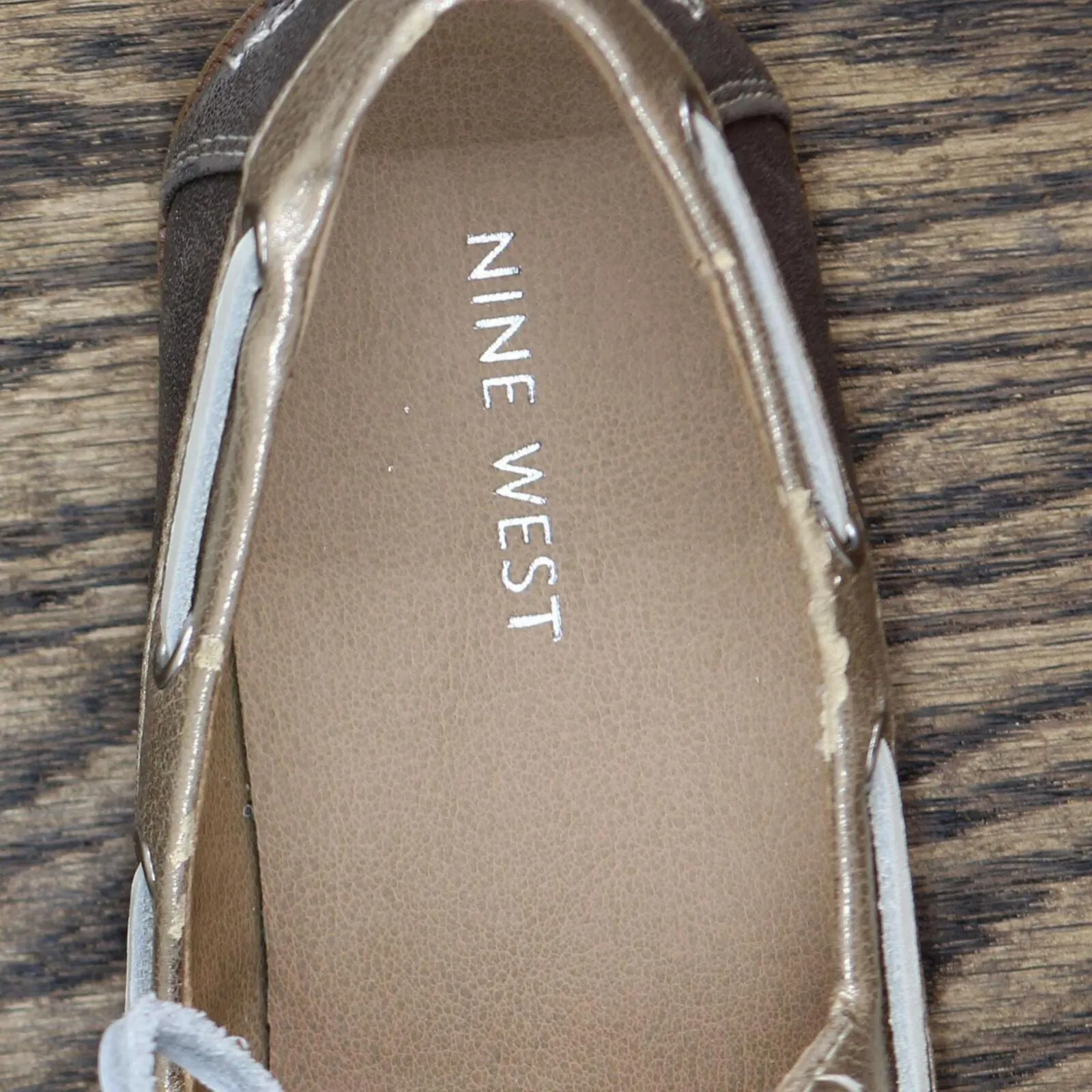 Nine West Womens Vintage TONYGD Shiny Boat Shoes Silver / Gold 6.5M