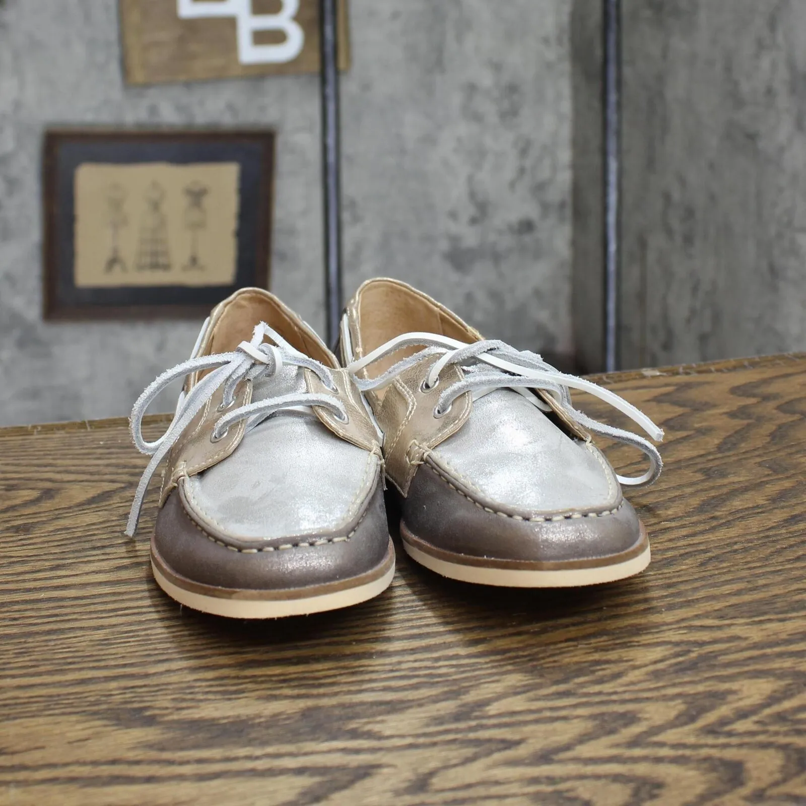 Nine West Womens Vintage TONYGD Shiny Boat Shoes Silver / Gold 6.5M