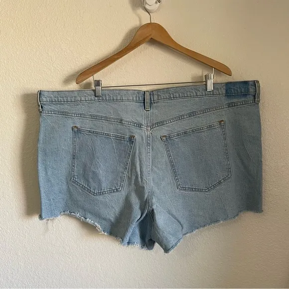NWT Abercrombie &amp; Fitch 90’s High Rise Relaxed Fit Cut Off Denim Jean Shorts 37