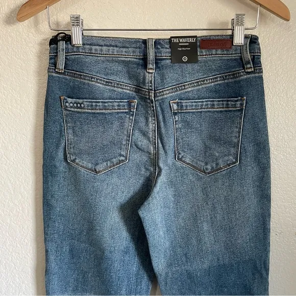 NWT Blank NYC The Waverly Flared Bootcut Denim Jeans High Waisted Size 26