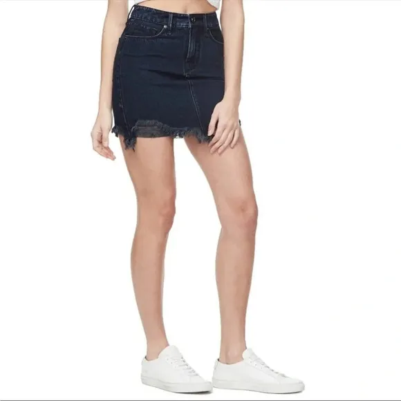 ✨NWT Good American Dark Wash Blue High Rise Frayed Hem Denim Jean Mini Skirt 26
