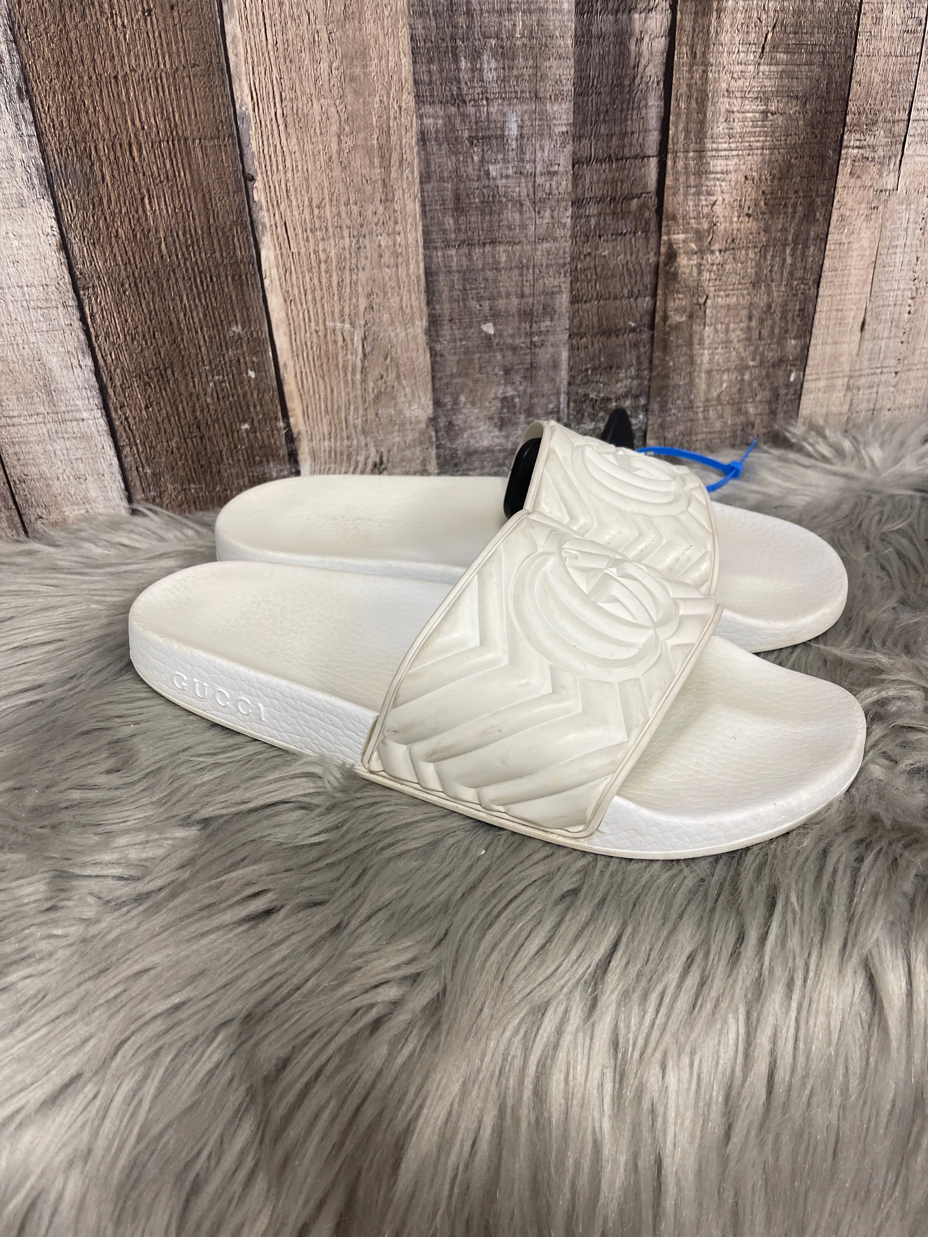 Sandals Luxury Designer By Gucci In White, Size: 10