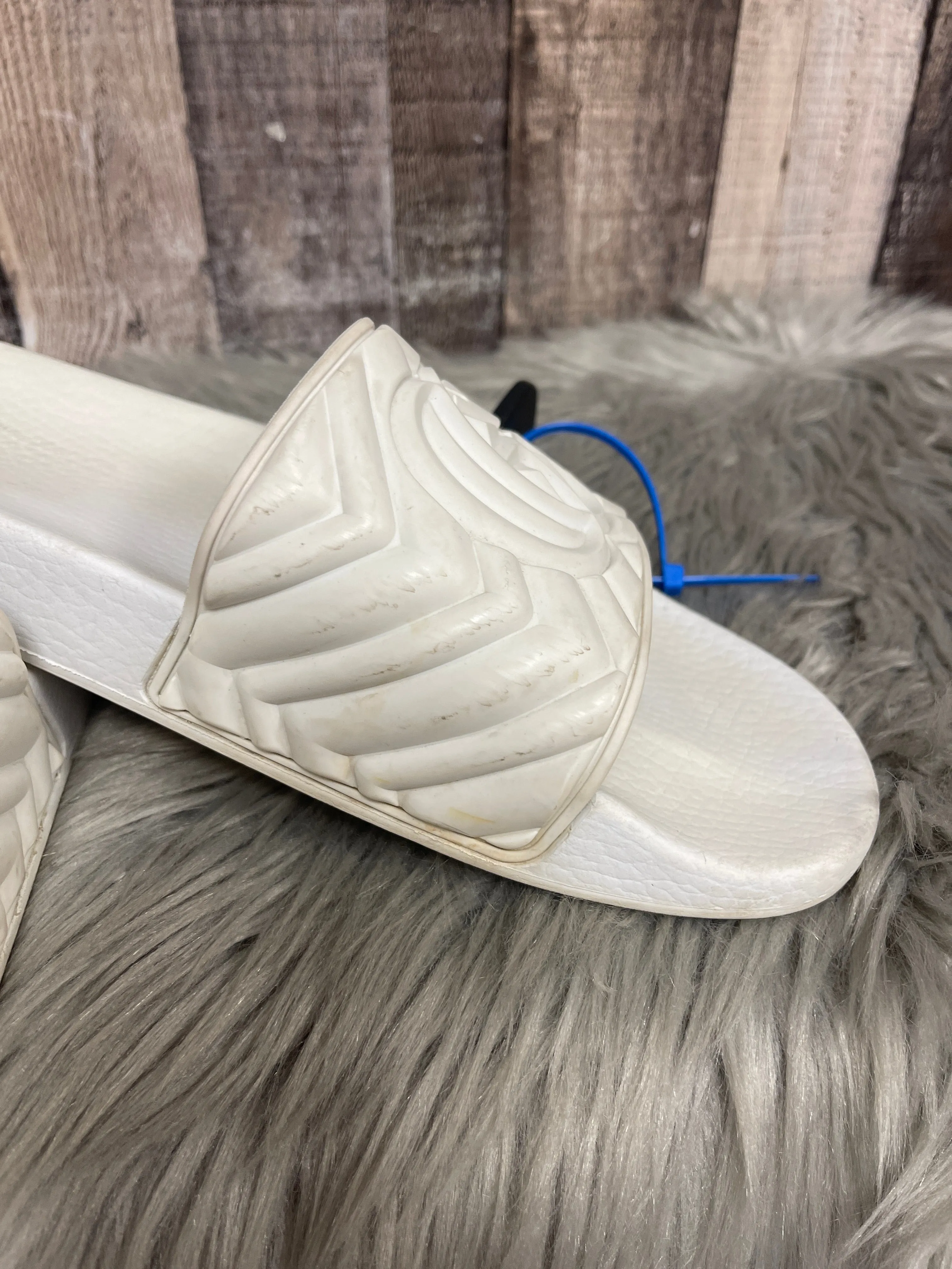 Sandals Luxury Designer By Gucci In White, Size: 10