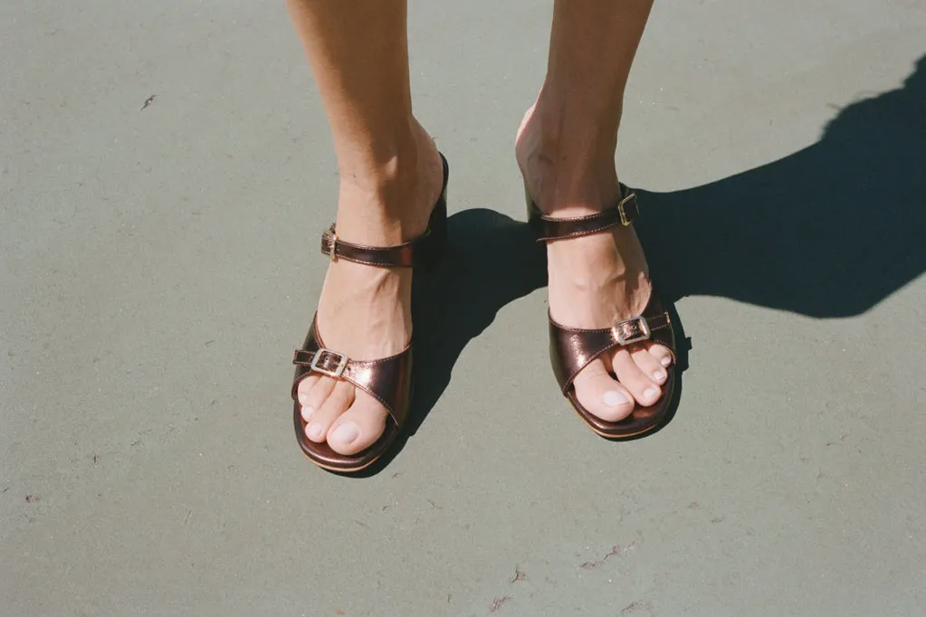 UNA SANDAL, MORO