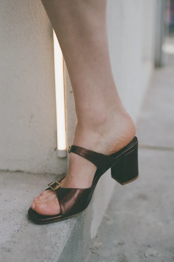 UNA SANDAL, MORO