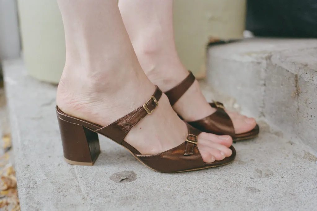 UNA SANDAL, MORO
