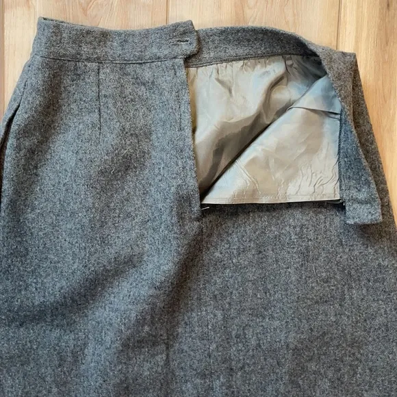 Vintage 1990’s wool blend lined Gray skirt women’s size extra small XS 4 midi