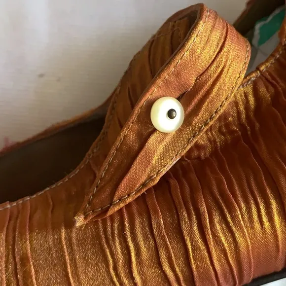 Vintage LAURE BASSAL 8  Made in France Rosegold fabric shoes in good condition